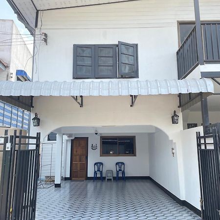 Udon House Apartment Udon Thani Bagian luar foto